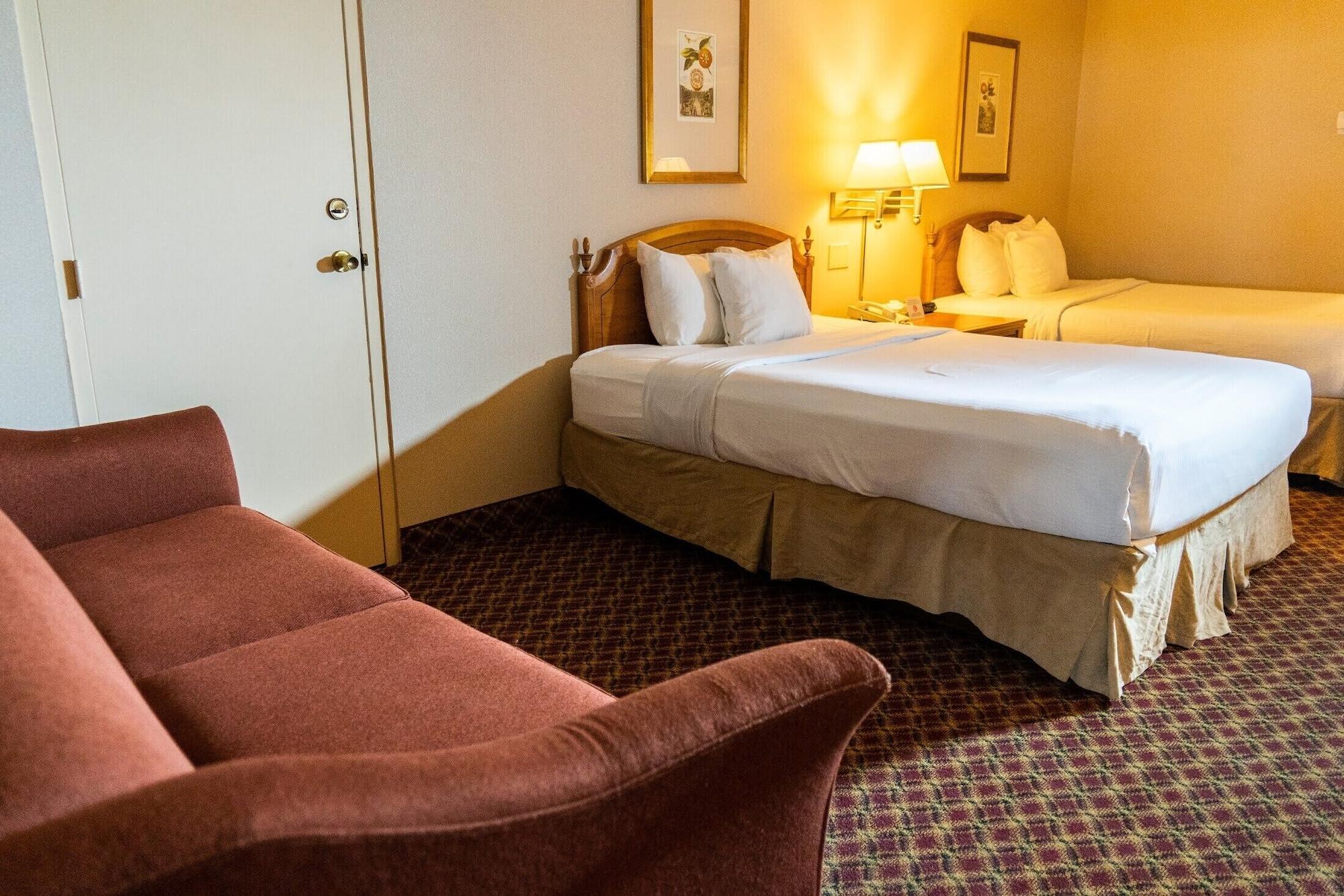 Ramada By Wyndham Topeka Downtown Hotel & Convention Center Экстерьер фото