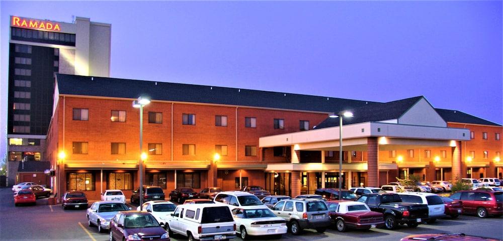 Ramada By Wyndham Topeka Downtown Hotel & Convention Center Экстерьер фото