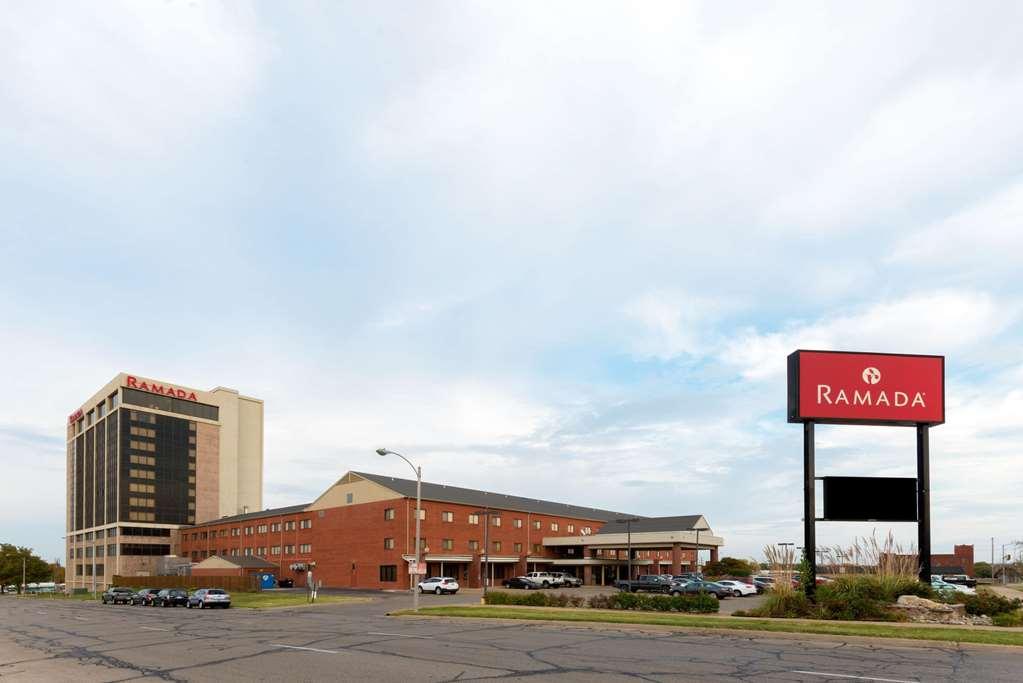 Ramada By Wyndham Topeka Downtown Hotel & Convention Center Экстерьер фото