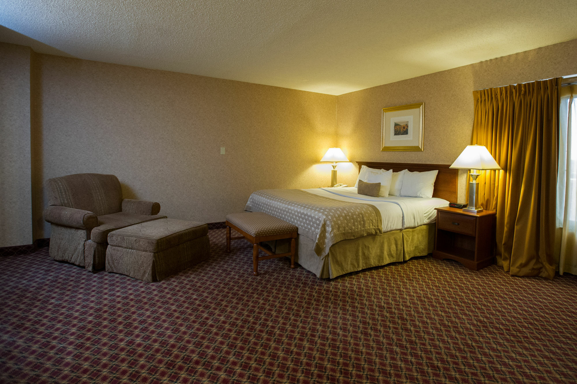 Ramada By Wyndham Topeka Downtown Hotel & Convention Center Экстерьер фото