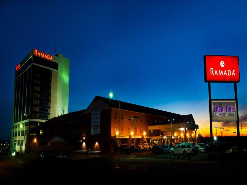 Ramada By Wyndham Topeka Downtown Hotel & Convention Center Экстерьер фото